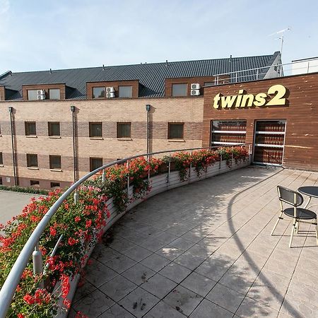 Hotel Twins II Варшава Экстерьер фото