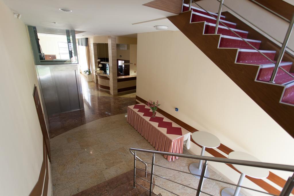 Hotel Twins II Варшава Экстерьер фото