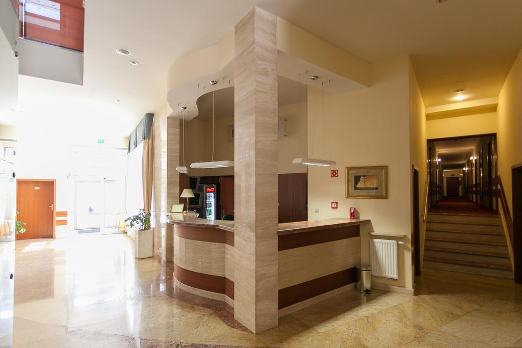 Hotel Twins II Варшава Экстерьер фото