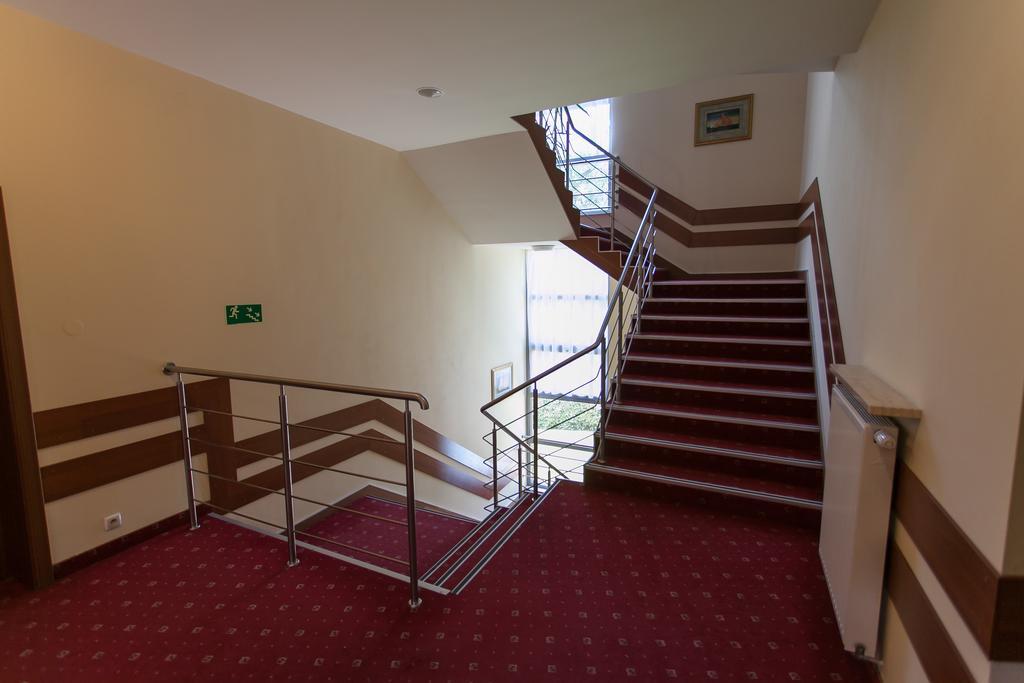 Hotel Twins II Варшава Экстерьер фото