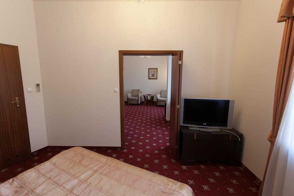 Hotel Twins II Варшава Экстерьер фото