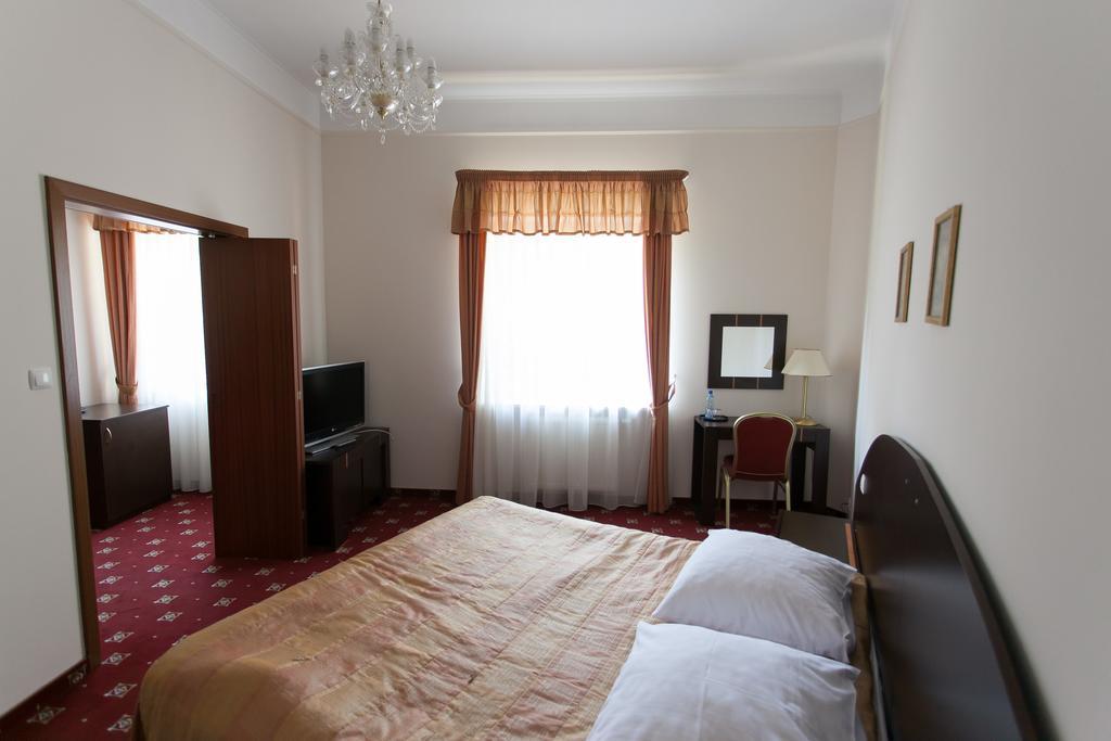 Hotel Twins II Варшава Экстерьер фото