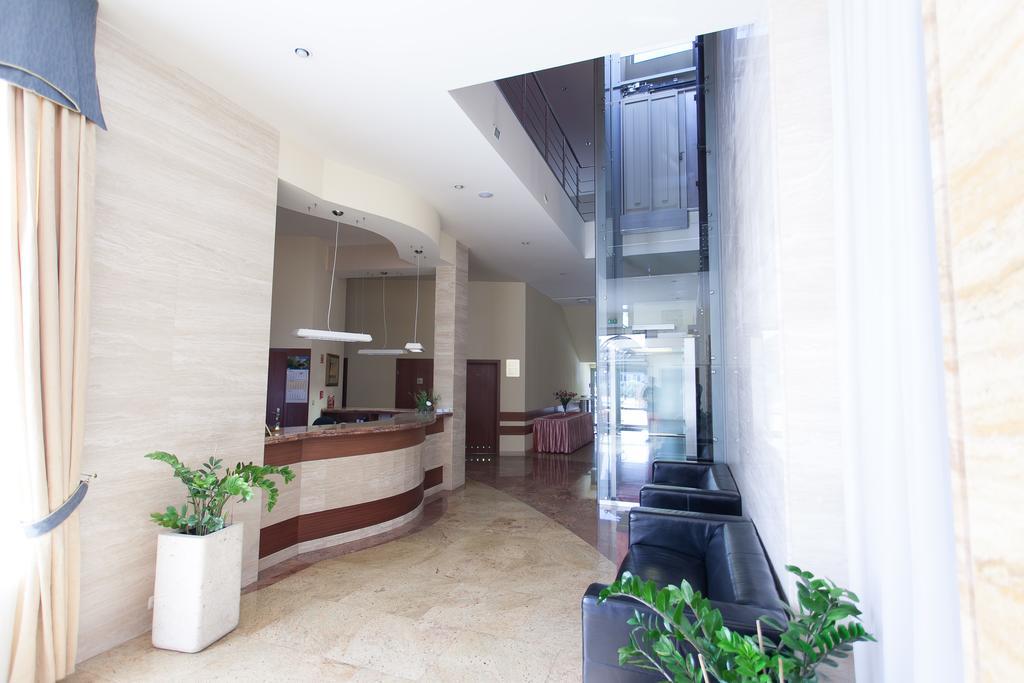 Hotel Twins II Варшава Экстерьер фото