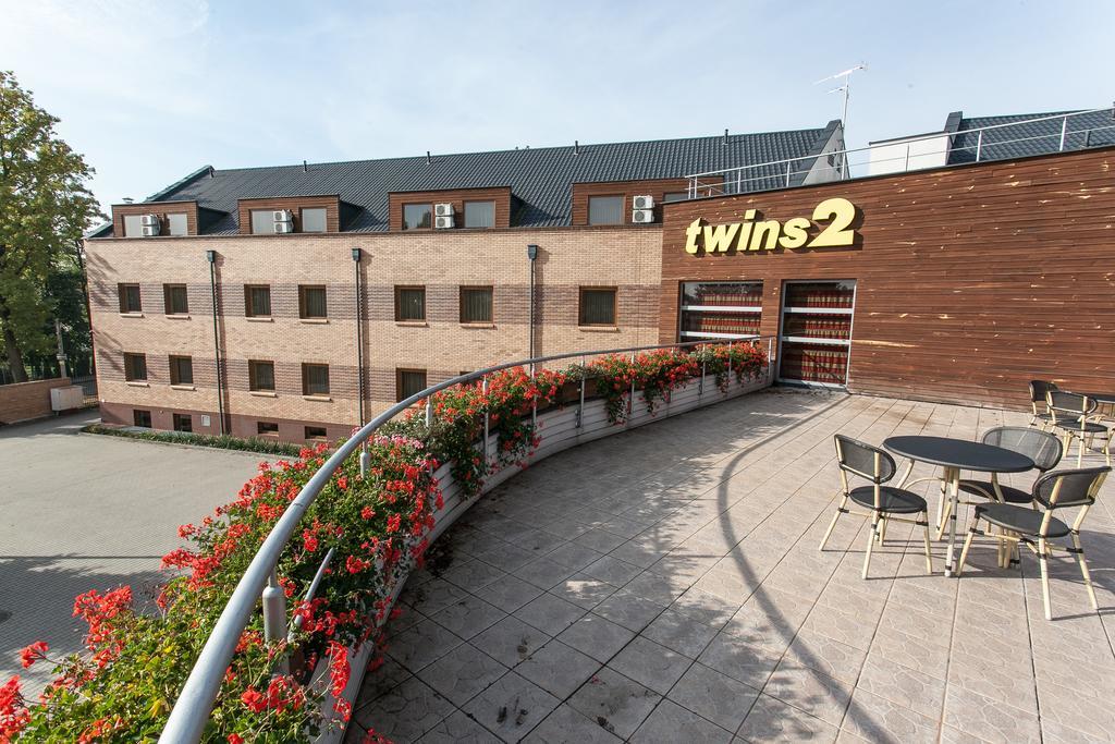 Hotel Twins II Варшава Экстерьер фото